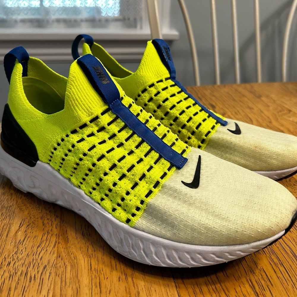 Nike Men’s React Phantom Run Flyknit 2 Volt Yellow and Blue Sneakers EUC